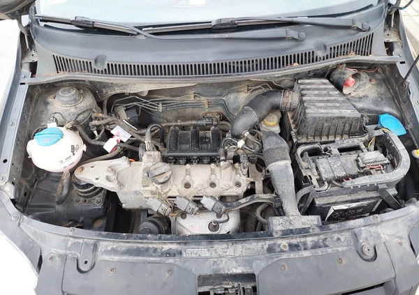 Volkswagen Fox cena 8900 przebieg: 186000, rok produkcji 2010 z Wieruszów małe 56